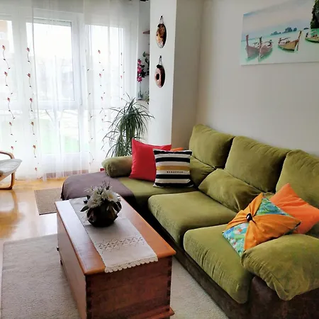 Apartamento De 2 Hab. Con Todo Lo Necesario. דירה *